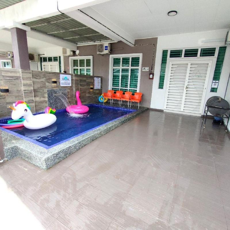 D'Q Putra Homestay Melaka Esterno foto