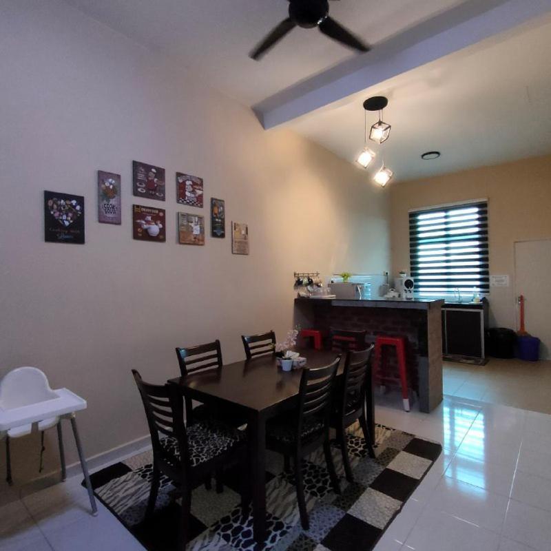 D'Q Putra Homestay Melaka Esterno foto